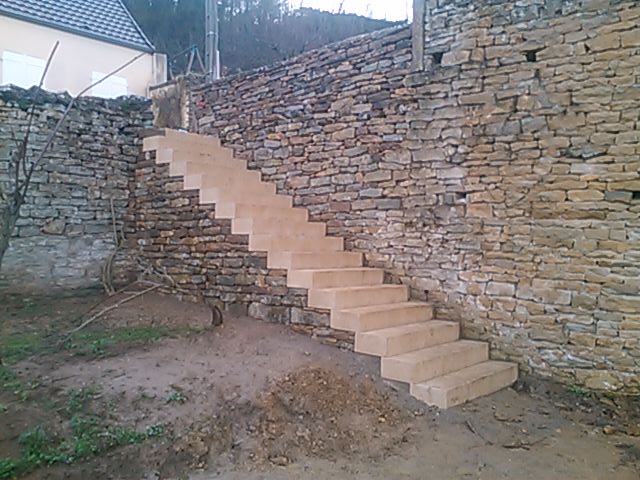 escalier-pierre-massif-mur-pierre-seche